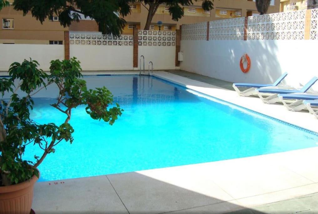 Apartamento En La Carihuela ตอร์เรโมลิโนส ภายนอก รูปภาพ