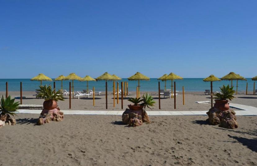 Apartamento En La Carihuela ตอร์เรโมลิโนส ภายนอก รูปภาพ