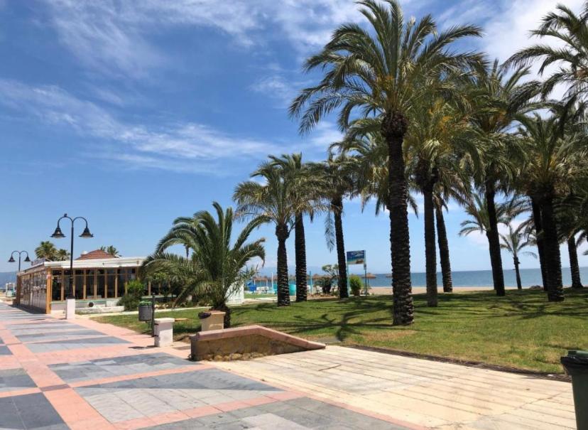 Apartamento En La Carihuela ตอร์เรโมลิโนส ภายนอก รูปภาพ